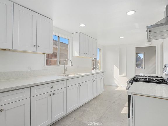 5th image of 1318 W Stockwell St