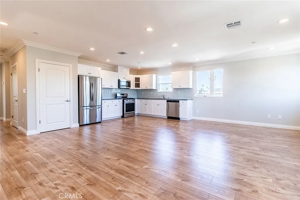 4 bed, 1523 sqft, $3,850 — Photo 2