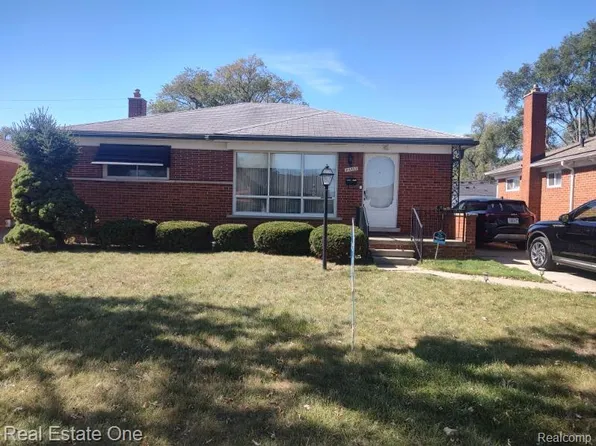 24893 Raven Ave, Eastpointe, MI 48021