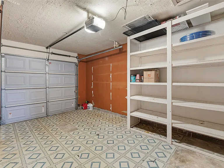 7000 Shannon Dr — Photo 30