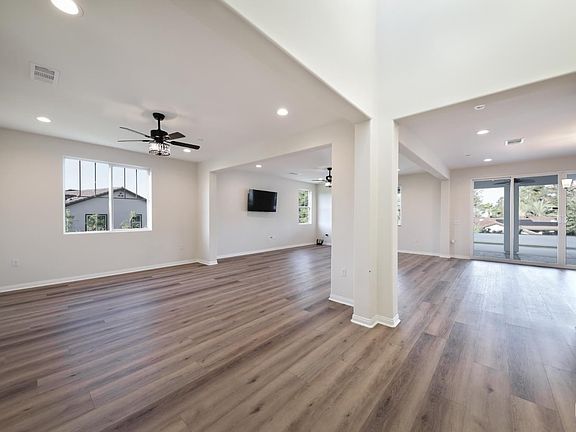 2nd image of 5609 Levanto St