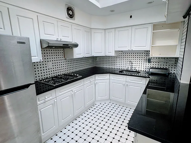 32-53 74th St #3 — Photo 3