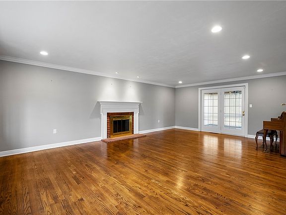 5th image of 559 Florence Dr