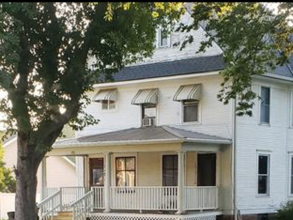Renovated front porch with private entrance. Room to grill and enjoy the beautiful outdoors.