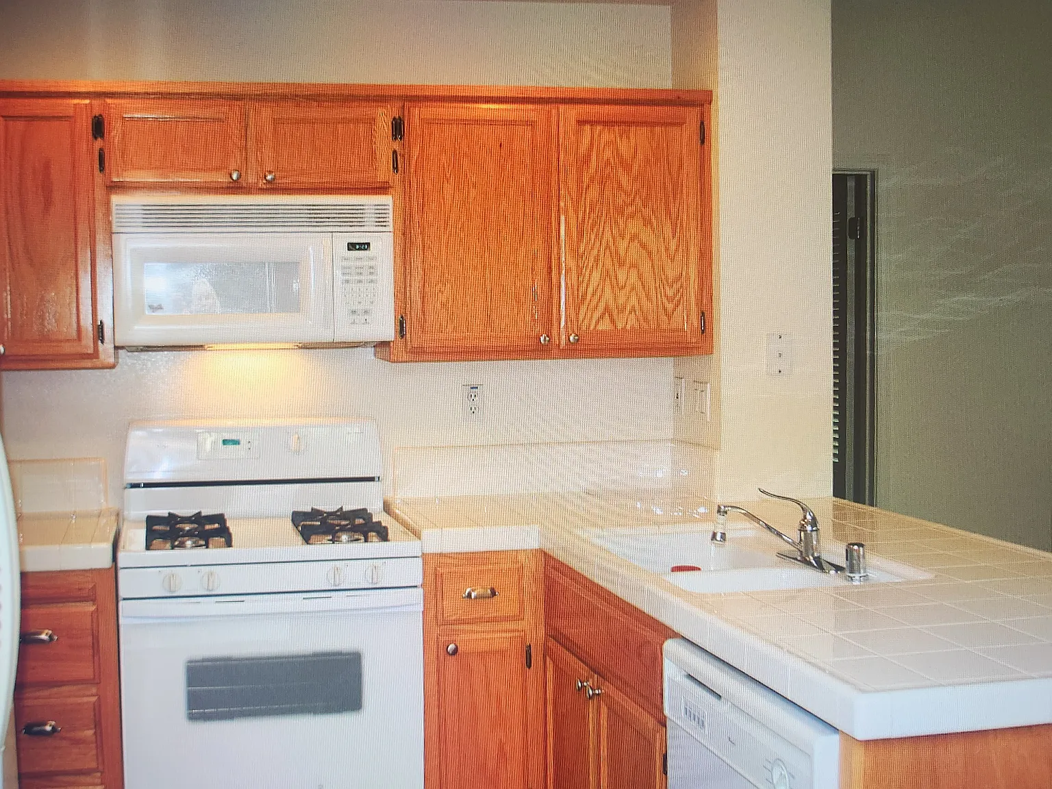 2 bed, 1023 sqft, $2,500 — Photo 3