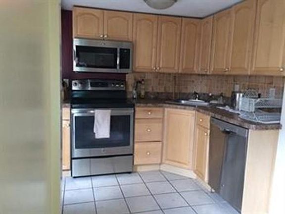 3rd image of 17 Kensington Park APT 2