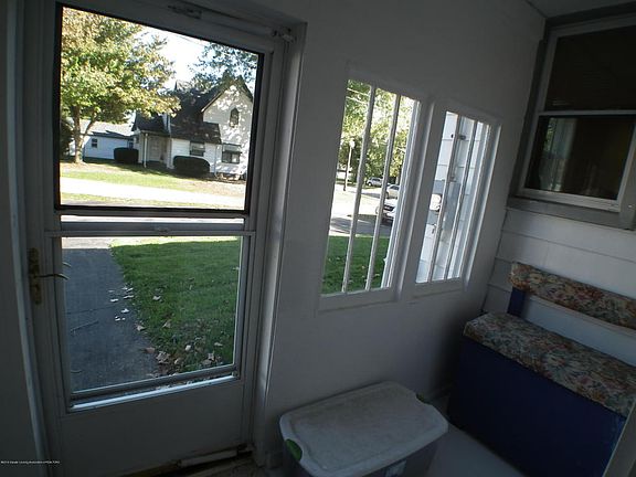 3rd image of 848 W Jefferson St