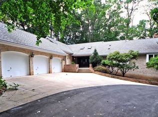 511 Arnon Lake Dr, Great Falls, VA 22066