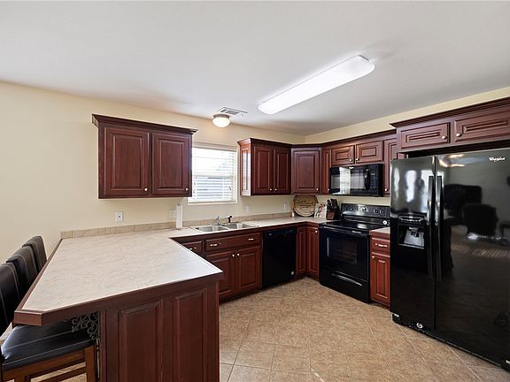 4th image of 104 Country Oaks Dr