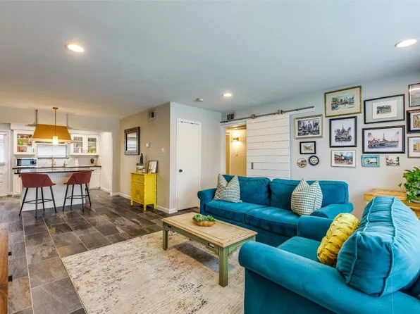 7925 Royal Ln APT 112, Dallas, TX 75230