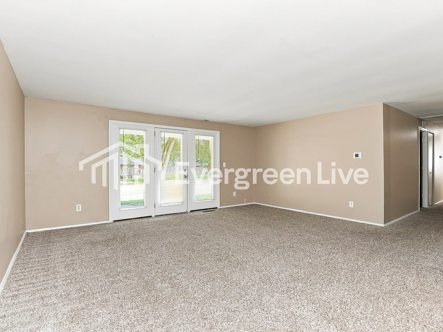 4 bed, 2.0 bath, 1376 sqft, $1,895 — Photo 3