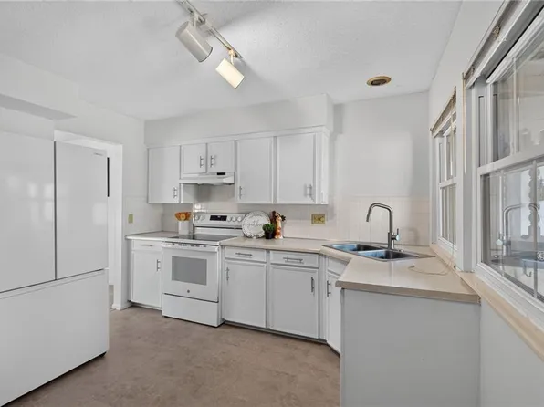 10215 Conser St, Overland Park, KS 66212