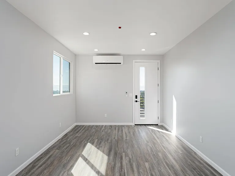 6728-6736 Thomson Ct — Photo 8