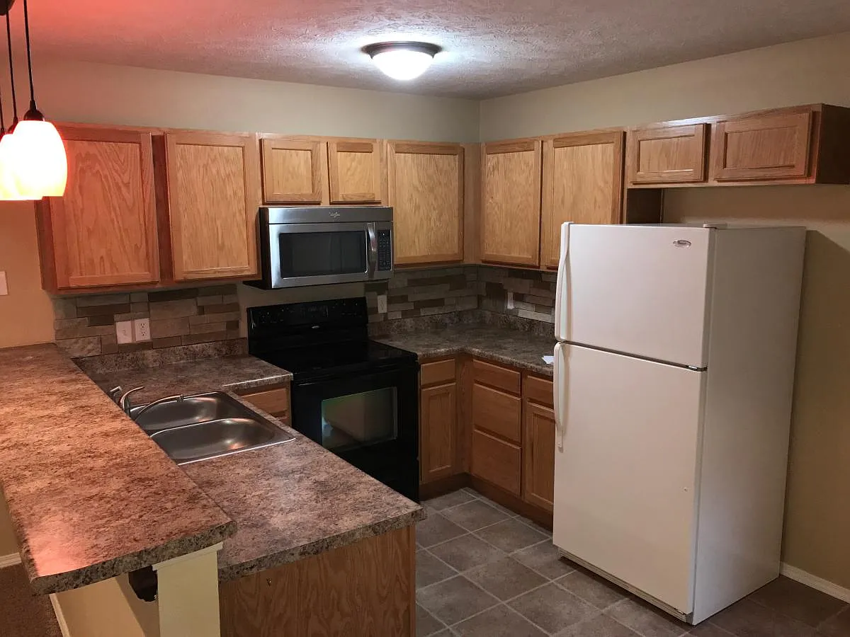 3 bed, 1243 sqft, $1,800 — Photo 2