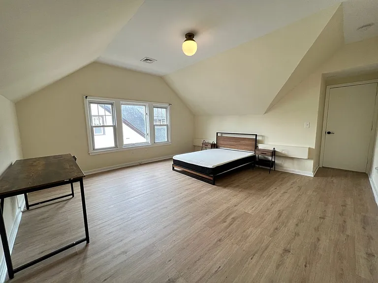 420 Whitney Ave — Photo 28