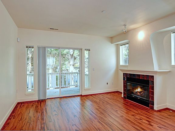 3rd image of 18223 NE 95th Way Unit 106