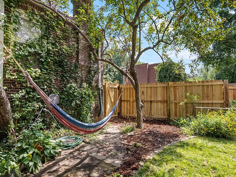 4388 McPherson Ave — Photo 40