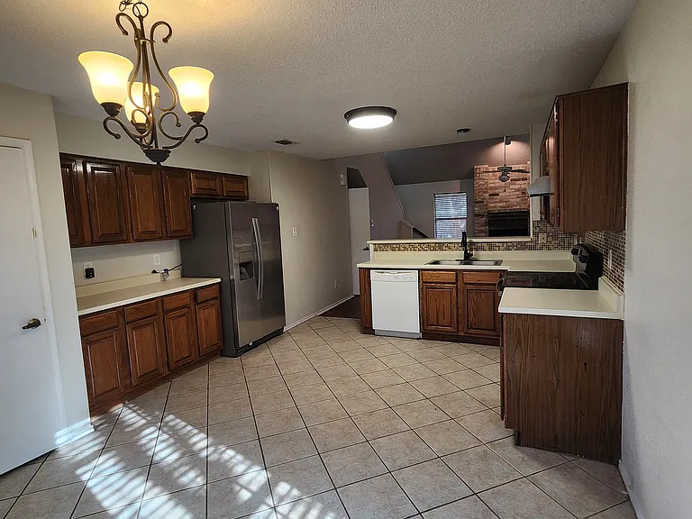 3618 Lake Sunset Ct — Photo 5