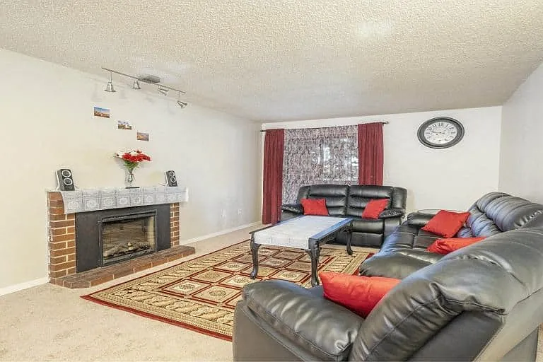 Cottonwood Apartments — Photo 9