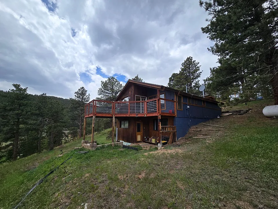 229 Crestwood Ct