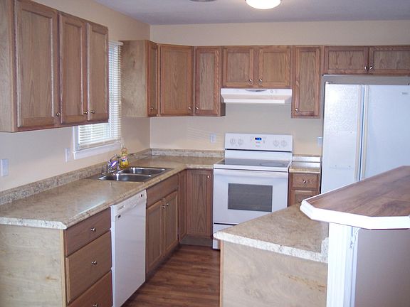 4th image of 125 Dawn Pl