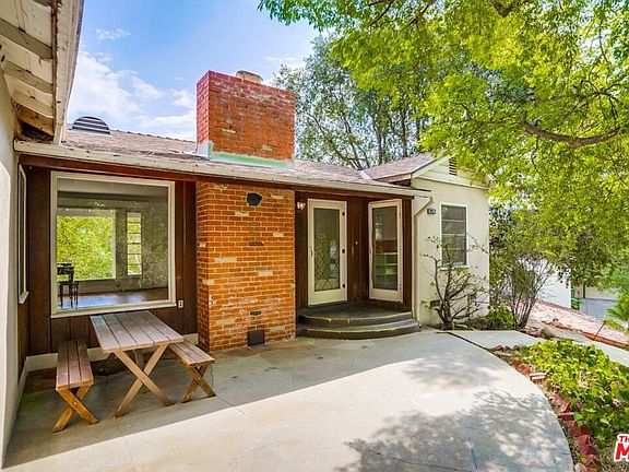 3rd image of 595 Glen Holly Dr