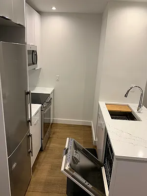 Rented by Gold & Appel Realty Corp | media 2