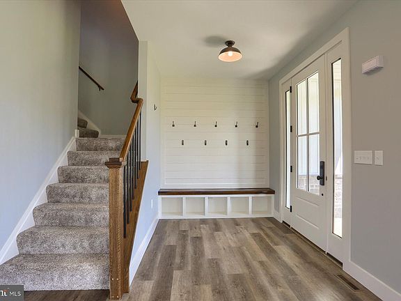 3rd image of 104 Lightfoot Ln