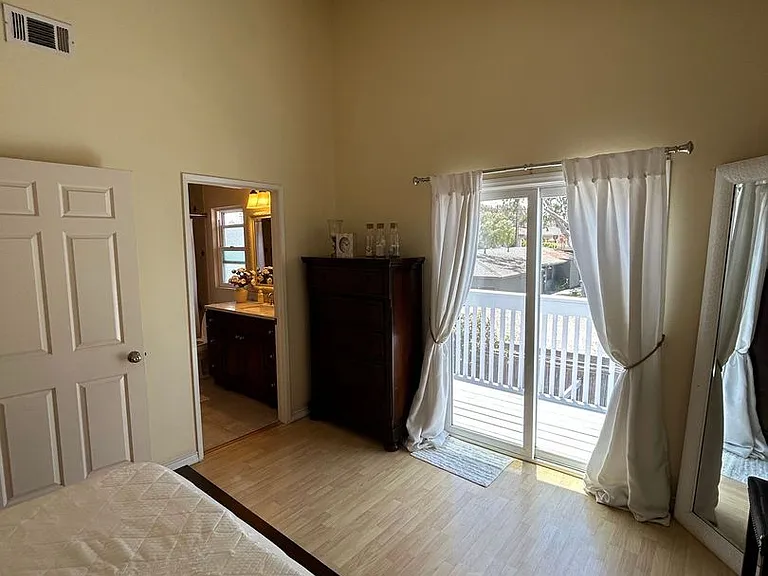 2512 Santa Ana Ave — Photo 12