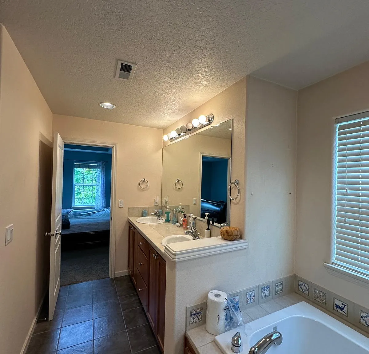 5873 NE Alder St — Photo 2
