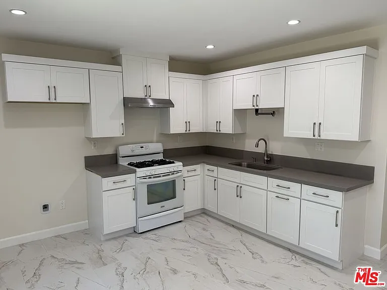 6533 Costello Ave — Photo 6