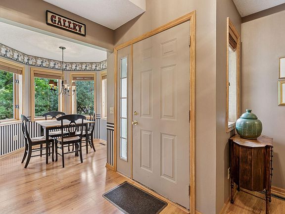4th image of 900 Windemere Way