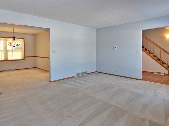 3rd image of 716 Birdsall Dr