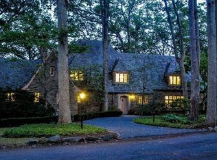 8 Oak Ln, Larchmont, NY 10543