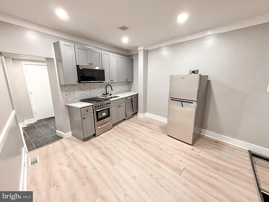 2 bed, 2.0 bath, 732 sqft, $1,800 — Photo 4