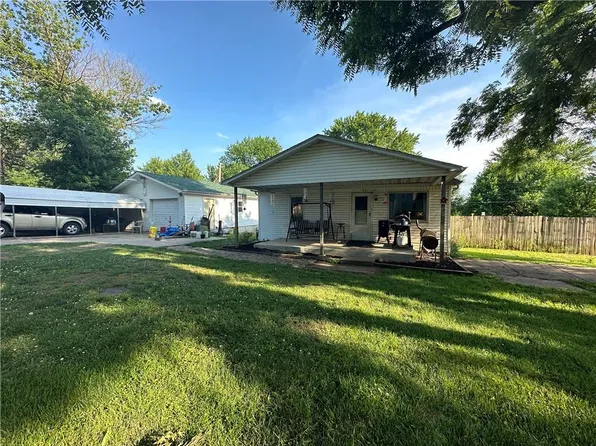 403 E Grant St, Ash Grove, MO 65604