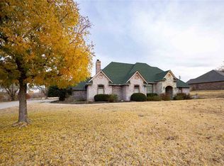 2 Raintree St, Ponca City, OK 74604