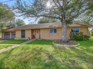 1402 Herder Ave, Schulenburg, TX 78956
