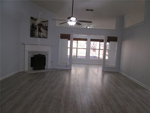 4th image of 631 Tower Hill Ct