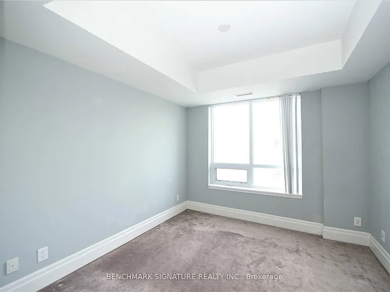Upper Duke Cres — Photo 2