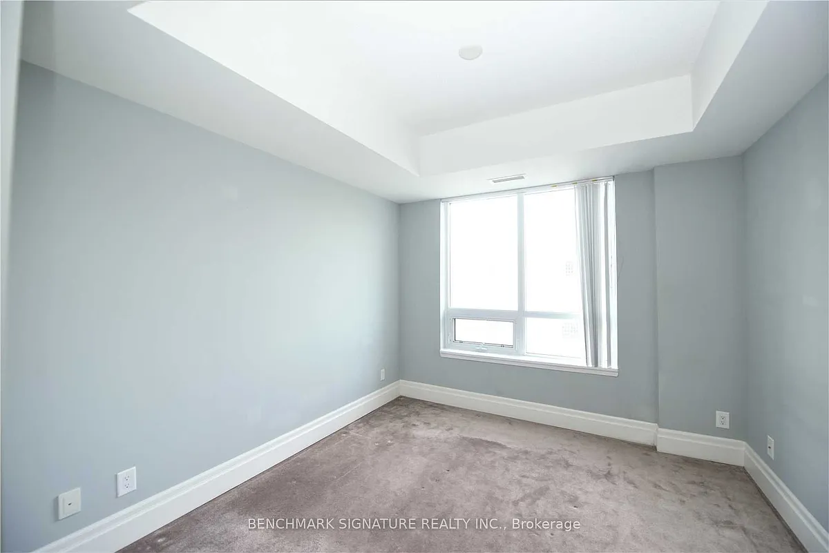 Building Photo - Upper Duke Cres