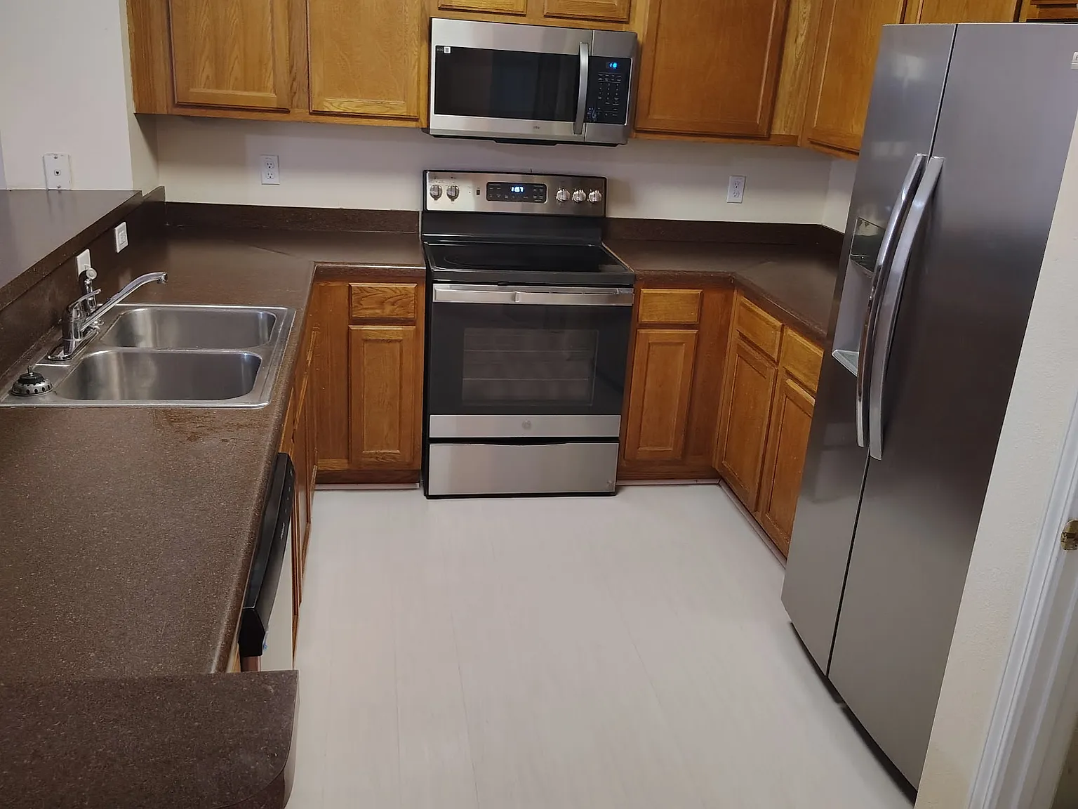 2 bed, 2.5 bath, 1416 sqft, $1,360 — Photo 2