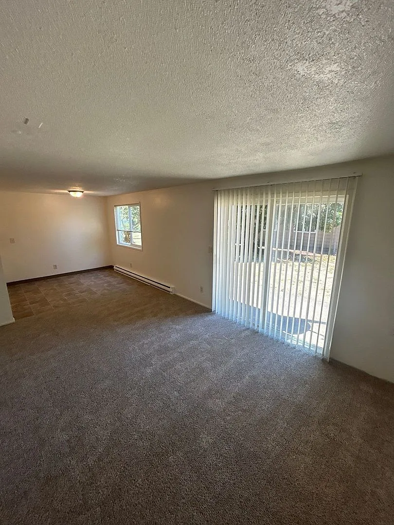 2 bed, 1.0 bath, 868 sqft, $1,195 — Photo 4
