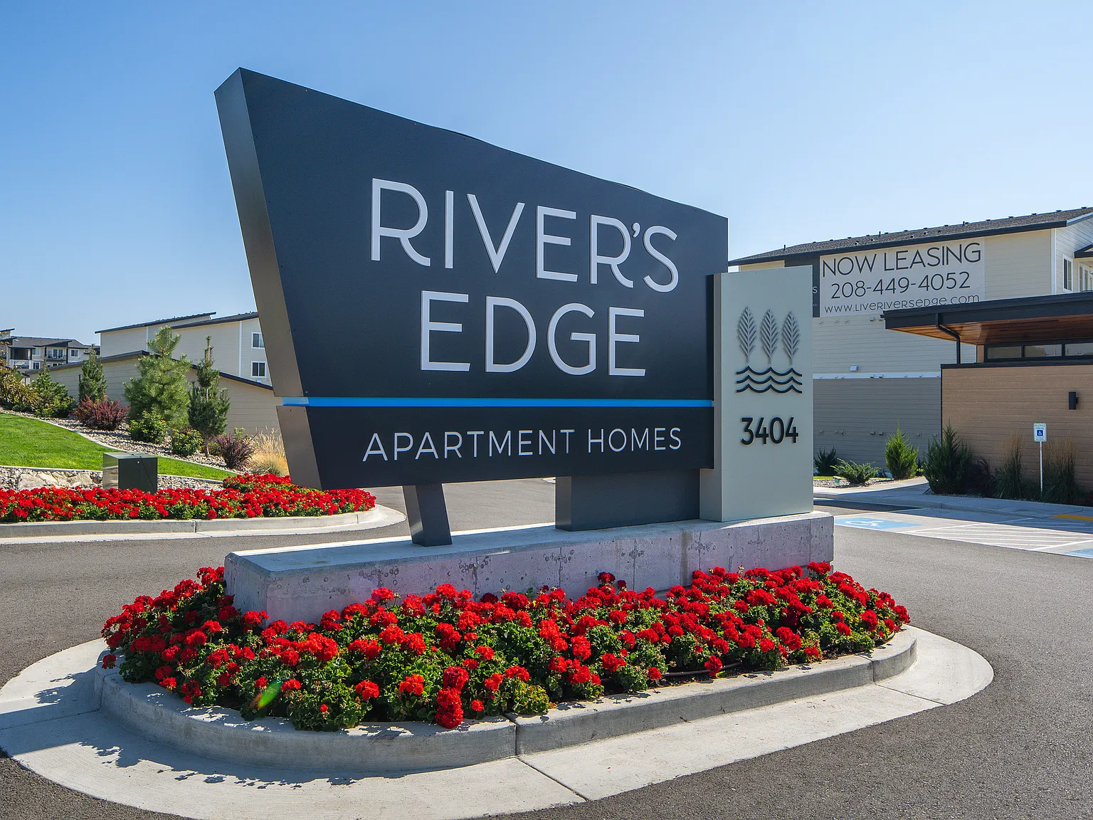 Rivers Edge Apartments — Photo 3