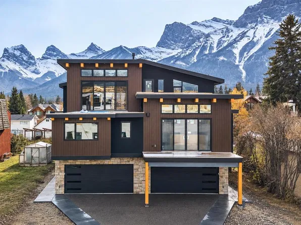 713 W 4th St #1, Canmore, AB T1W 2G8