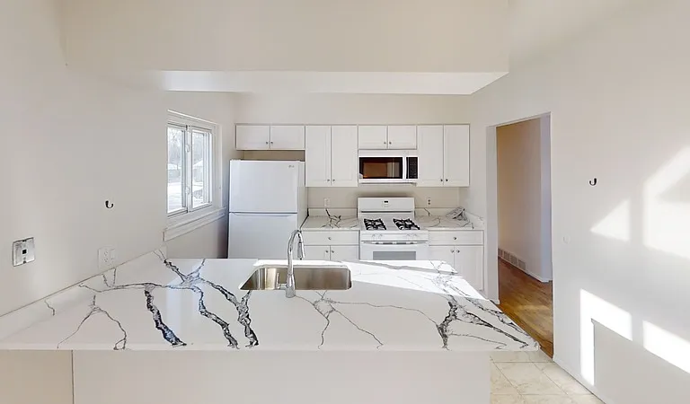 308 Skydale Dr — Photo 3