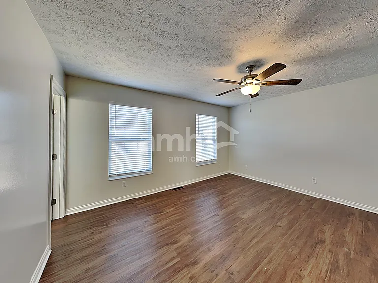 2159 Glenview Dr — Photo 12