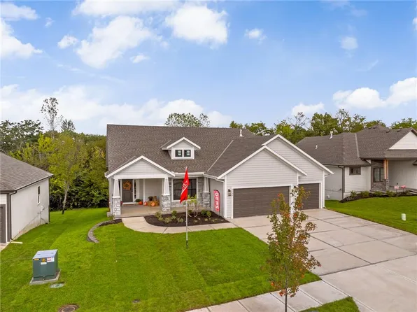 6034 Apache Dr, Shawnee, KS 66226
