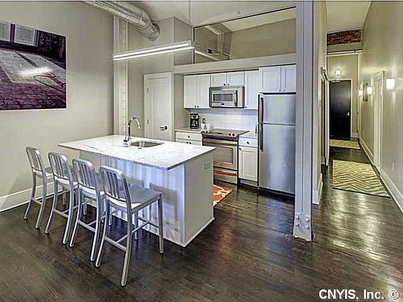 3rd image of 304 S Salina St APT 4M