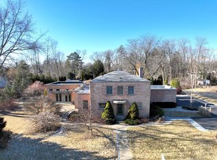 8301 N Allen Ln, Fox Pt, WI 53217